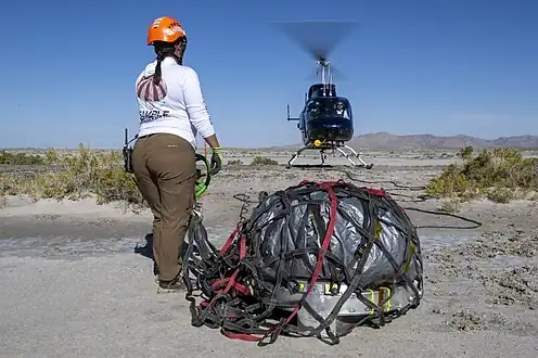 Préparatifs en vue de l'hélitreuillage.