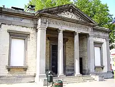 Un des deux pavillons porte d'Anderlecht