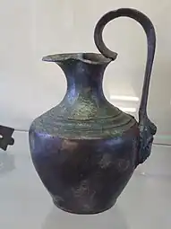 Œnochoé à col trilobé