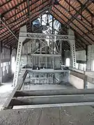 Le chevalement du puits no&nbsp;9 sous la toiture.