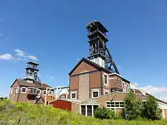 Le puits no&nbsp;9 bis et le puits no&nbsp;9.