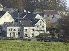 Maisons en pierres du pays.