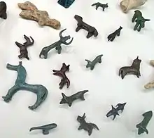 Figurines animales en bronze vouées au sanctuaire d'Olympie, IXe&nbsp;– VIIIe&nbsp;siècle av. J.-C. Musée archéologique d'Olympie.