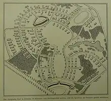 Carte à l’encre noire sur fond vert représentant une sorte de pentagone. Au centre, un grand parc, au sud une route bordée d'arbres. Les bâtiments, presque tous identiques, bordent des rues incurvées. Un étang est à l'est, ainsi que des forêts dans la partie sud du village olympique. Une grande arche marque l'entrée du village au nord. Au nord-est, on voit une piste d'athlétisme.