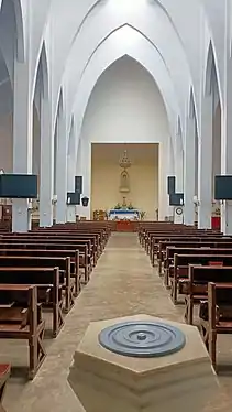Intérieur de l'église Notre-Dame-de-Lourdes de Mianyang.