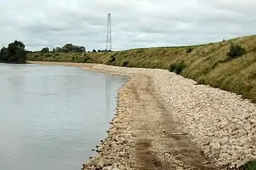 Renforcement du pied de levée par apport d'enrochements - Ouvrouer-les-Champs (2008)