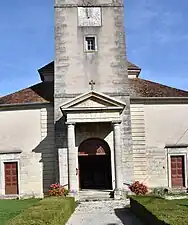 Fronton de style néo-gothique.