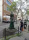 Fontaine Wallace à l'intersection des rues de Richemont et de Domrémy (2011).