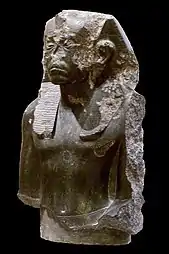 Le souverain « âgé »Gabbro, H. 79&nbsp;cmTemple de MédamoudMusée du Louvre