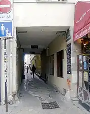 Entrée du passage de la Main-d'Or (no&nbsp;133).