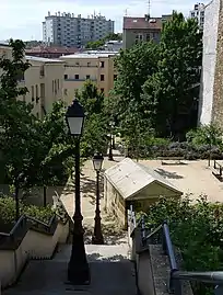 Regard de la Roquette.