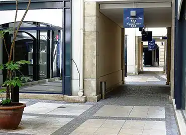 No 48, passage rejoignant la rue Tiquetonne.