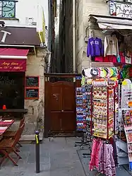 Le no&nbsp;4 bis est aujourd'hui fermé par une porte.