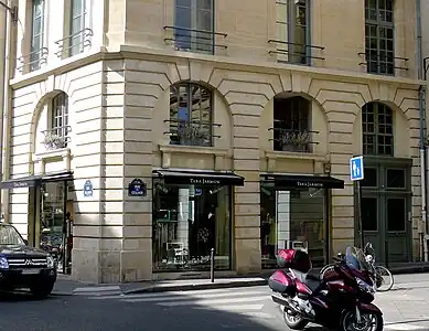 Immeuble au no&nbsp;10, classé monument historique.