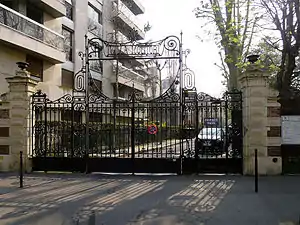 No&nbsp;7, entrée de la villa Molitor.