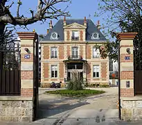 Nos&nbsp;18 ter et 20, hôtel particulier avec jardin.