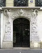 No&nbsp;30 : porte Art nouveau.