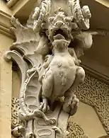 Chimère gauche de la porte d'entrée.