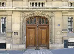 No&nbsp;5 de la rue.