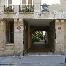 L'entrée du no 12.