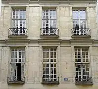 No&nbsp;30 : détail de la façade.