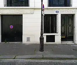 Au no&nbsp;21, frises Art déco.