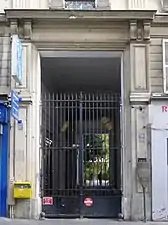 No&nbsp;58 : entrée de la cité Napoléon.