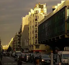 Rue Beaubourg à la tombée du jour.