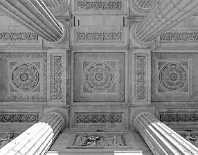 Intrados à caissons.