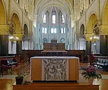 Chœur et nef centrale.