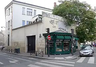 Boutique début XXe&nbsp;siècle, au croisement avec la rue du Montparnasse.