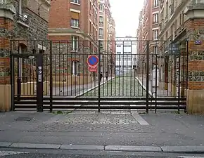 Entrée du no&nbsp;247.