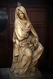 Statue de droite : la Foi (ou l'Abondance).