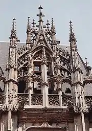 Les lucarnes du palais de justice de Rouen (début XVIe siècle).