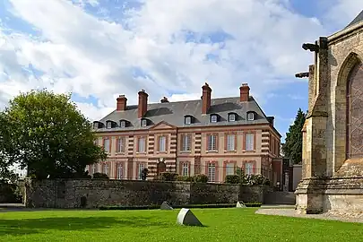 Le palais épiscopal.