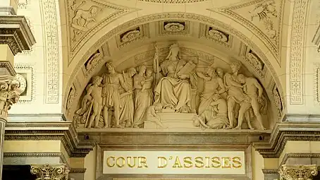 La Justice punissant le crime, palais de justice historique de Lyon.