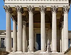 Palais de justice, détail colonnes.