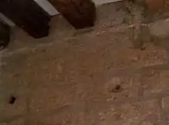 Trois poutres médiévales au premier étage.