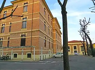 Élévation arrière et ancien gymnase.