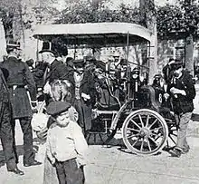Panhard & Levassor no&nbsp;8 de Merkel (2e), avant le départ pour Versailles.