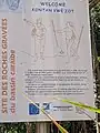 Panneau historique à l'entre du chemin menant aux roches gravées de la rivière du Plessis.