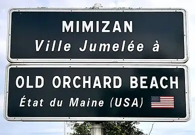 Panneau d'entrée de ville de Mimizan, jumelage avec Old Orchard Beach (Maine, USA).