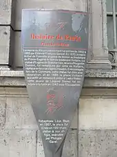 Panneau Histoire de Paris place Léon-Blum.