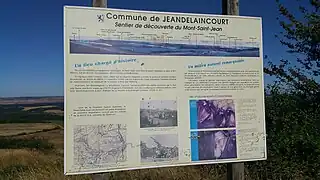 Panneau sentier de découverte du mont Saint-Jean.