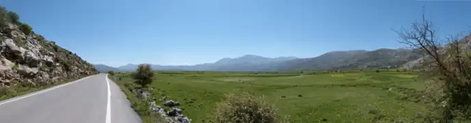 Vue panoramique du plateau depuis la route nord-ouest.