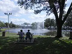 L'étang et l'Île-des-Moulins