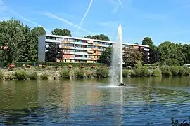 Bassin de la Tuilerie, et résidence du parc de Massy en 2015