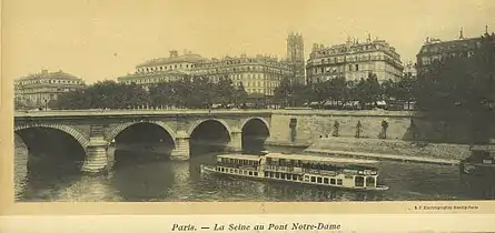 Le pont Notre-Dame vers 1900.