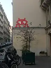 Invader au 69, rue Nollet  (2020).