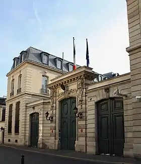 Ambassade à Paris.